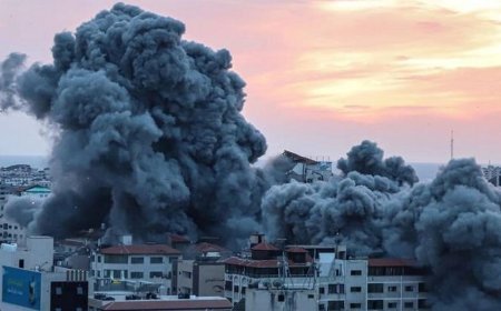 रूस ने यूक्रेन पर फिर किया बड़ा हमला, राजधानी कीव पर बरसाईं मिसाइलें, कैबिनेट भवन से उठा धुआं