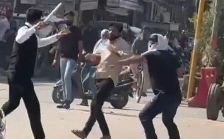 भिवानी में वकील बाप-बेटे पर हमला:दो नकाबपोश युवकों ने डंडों से किया वार, जमीन विवाद को लेकर वारदात
