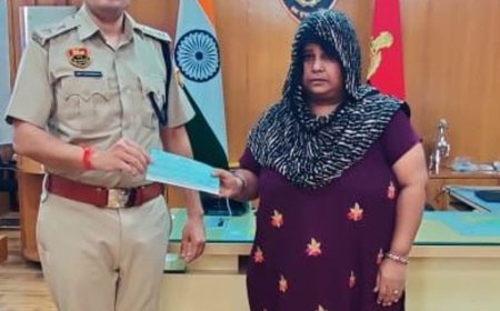 हांसी में दिवंगत कर्मचारी के परिवार को 24.21 लाख दिए:SP बोले- बच्चों की शिक्षा में परेशानी नहीं होगी, ड्यूटी के दौरान हुई थी मौत
