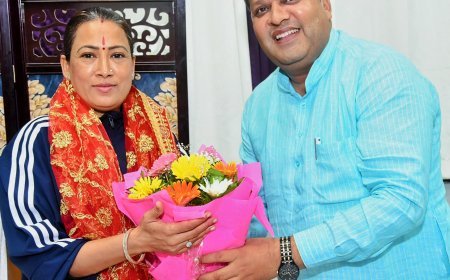 रूद्रपुर में खेल मैदानों के विकास के लिए महापौर ने खेल मंत्री से की मुलाकात