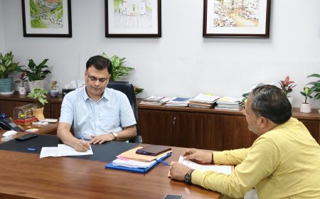 महापौर विकास शर्मा ने शहरी विकास सचिव से की मुलाकात