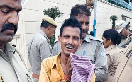 लखनऊ विधानसभा के बाहर आत्मदाह का प्रयास:बेटे की हत्या पर कार्रवाई न होने से आहत पिता ने की कोशिश, पुलिस ने समय रहते बचाया