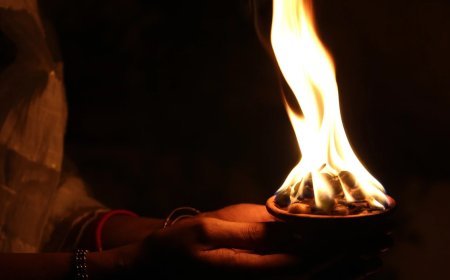 Sarva Pitru Amavasya 2025: सर्वपितृ अमावस्या पर इन 5 वास्तु उपायों से पाएं पितृ दोष से मुक्ति,घर में बनीं रहेगी सुख-समृद्धि