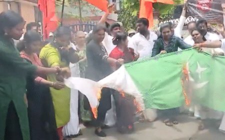 देश में भारत-PAK मैच का विरोध,उद्धव समर्थकों ने टीवी तोड़े:PM को सिंदूर भेजा; पीड़ित बोले- जिनके हाथ खून से सने, उन्हीं से मैच