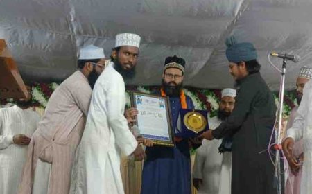 गोरखपुर में मोहसिन-ए-आजम कांफ्रेंस:मुफ्ती खालिद अय्यूब को दीनी शिक्षा और सामाजिक सेवाओं के लिए सम्मान