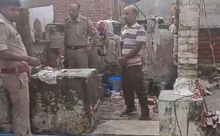 हाथरस में बीच शहर में की बदमाशों ने चोरी:मकान से हजारों की नगदी, सोने के आभूषण और एटीएम कार्ड ले गए बदमाश