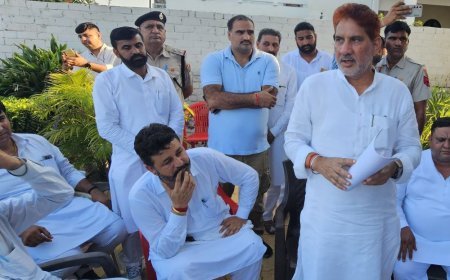 टोहाना में बराला से मिलकर सरपंचों ने जताया रोष:बोले- 21 लाख तक के कामों के अभी नहीं मिले अधिकार; पेमेंट भी अटकी