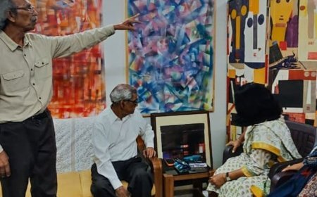 सृष्टि ग्रुप के कलाकार पहुंचे भवानी शंकर शर्मा के स्टूडियो:कलाकृतियों के पीछे छिपी कहानियों को किया साझा, युवा कलाकारों के लिए बने प्रेरणा