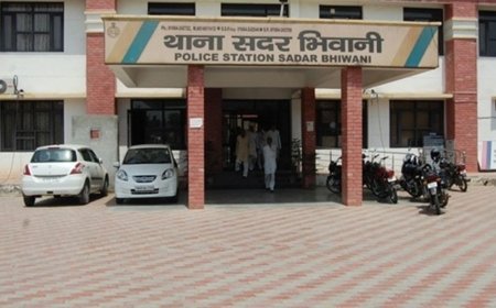 भिवानी में बाप-बेटे पर रास्ता रोककर हमला:सरपंच के घर में भी मारपीट, गाली-गलौज देने से रोकने पर वारदात