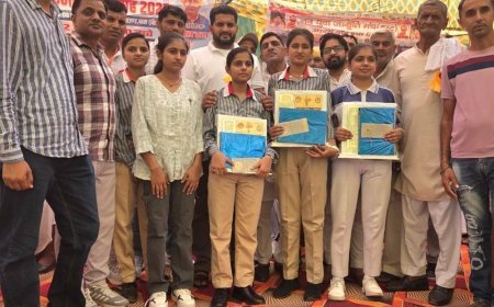 हिसार में छात्र सम्मान समारोह में विधायक की घोषणा:शिक्षा के लिए देंगे एक लाख, मेधावी स्टूडेंट को किया सम्मानित