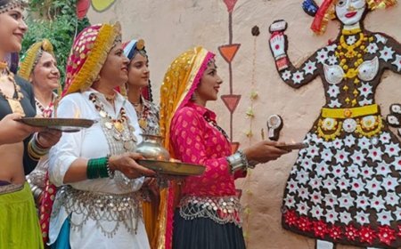 रोहतक में राज्य स्तरीय सांझी उत्सव का शुभारंभ:हरियाणवी कलाकार राघवेंद्र मलिक ने गाए लोकगीत, विजेताओं को मिलेगा इनाम