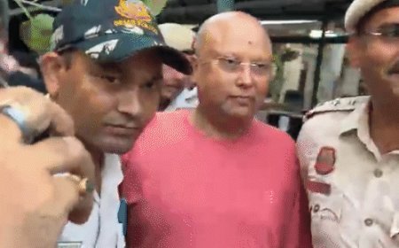 चैतन्यानंद ने 50 दिन में 15 होटल बदले:सस्ते ठिकाने चुनता था, फोन पासवर्ड भूलने का नाटक किया; 17 स्टूडेंट्स के शोषण का आरोप