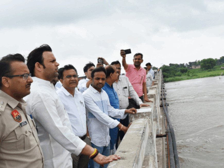 पलवल के चार गांव में पहुंचा यमुना का पानी:खेलमंत्री ने किया प्रभावित क्षेत्रों का दौरा, फ्लड कंट्रोल रूम स्थापित