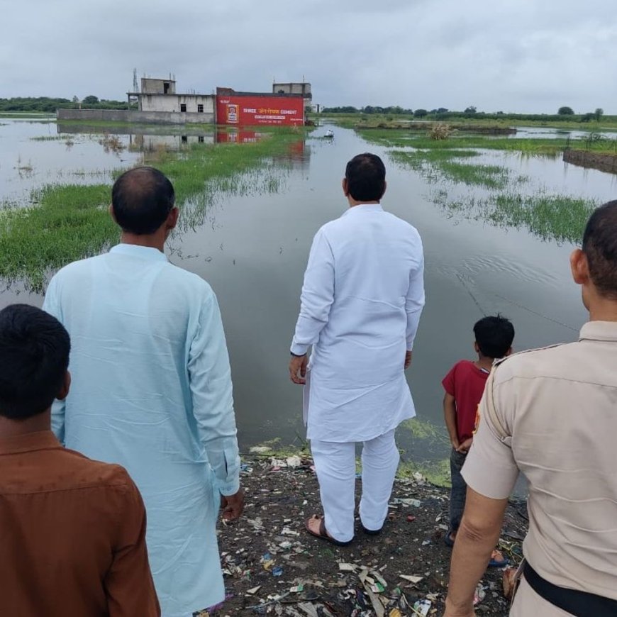 नूंह MLA ने जलभराव प्रभावित गांवों का किया दौरा:आफताब बोले- पोर्टल की बजाय विशेष गिरदावरी कराए, स्कूलों की हो छुट्टी