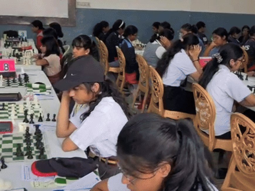 सीबीएसई नेशनल शतरंज चैम्पियनशिप का आगाज:उदयपुर में 127 टीमों के 749 खिलाड़ी शामिल हुए, पहले दिन मेवाड़ी अंदाज में स्वागत