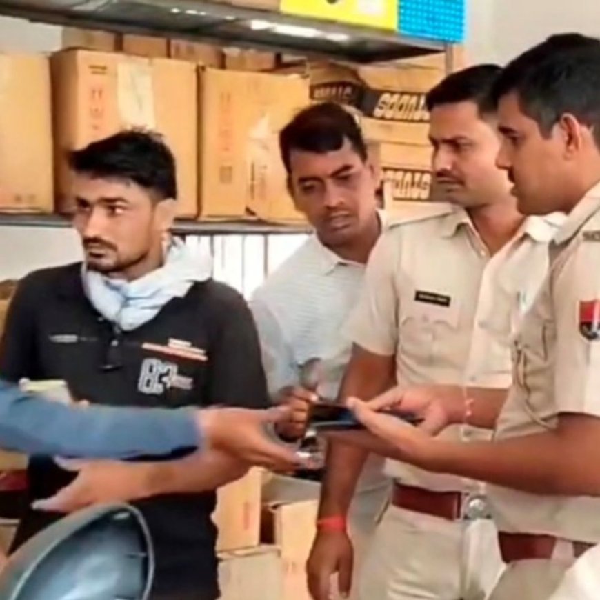 बैग में कट लगाकर 1 लाख ले उड़े दो चोर:रतनगढ़ में रिटायर्ड टीचर से हुई वारदात, पशुधन खरीदने के लिए बैंक से निकाले थे रुपए