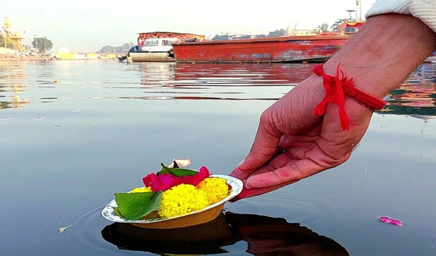 Pitra Dosha: दक्षिण दिशा में मुंह करके भोजन करने से लग सकता है पितृ दोष, जानिए क्या है सच्चाई