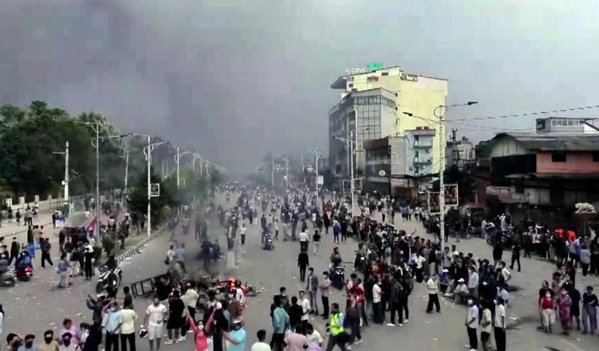 हम चाहते हैं कि युवा...नेपाल में हो रहे विरोध प्रदर्शन पर क्या बोले स्थानीय निवासी