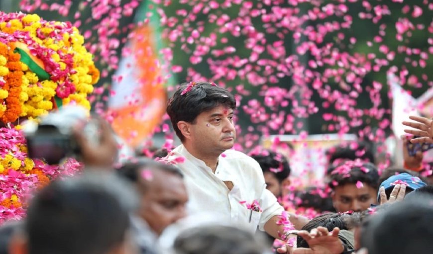 मुरैना पहुंचे सिंधिया का हज़ारों लोगों ने किया भव्य स्वागत, पूरा शहर उत्सव में डूबा
