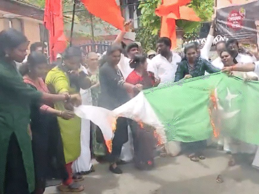 देश में भारत-PAK मैच का विरोध,उद्धव समर्थकों ने टीवी तोड़े:PM को सिंदूर भेजा; पीड़ित बोले- जिनके हाथ खून से सने, उन्हीं से मैच