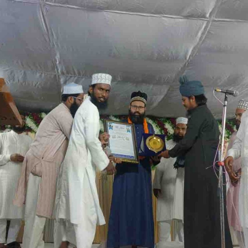 गोरखपुर में मोहसिन-ए-आजम कांफ्रेंस:मुफ्ती खालिद अय्यूब को दीनी शिक्षा और सामाजिक सेवाओं के लिए सम्मान