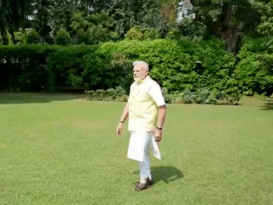 मोदी ने प्रिंस चार्ल्स का दिया पौधा रोपा:जन्मदिन पर गिफ्ट मिला था; PM ने भी 2 महीने पहले उन्हें पौधा गिफ्ट किया था