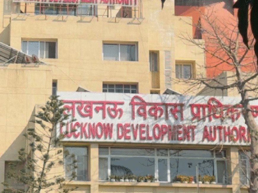 एलडीए के सात अफसरों समेत 23 पर केस:2001 के सात भूखंडों की रजिस्ट्रियां फर्जी दस्तावेजों पर ट्रांसफर, सब-रजिस्ट्रार की जांच के बाद वजीरगंज पुलिस ने दर्ज की FIR