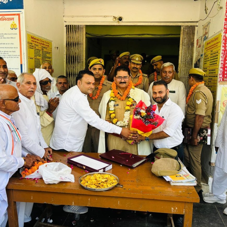 मंदिर से चोरी हुई चांदी की पादुकाएं बरामद:बागपत में पुलिस की कार्रवाई, ग्रामीणों ने फूलमालाओं से किया सम्मान