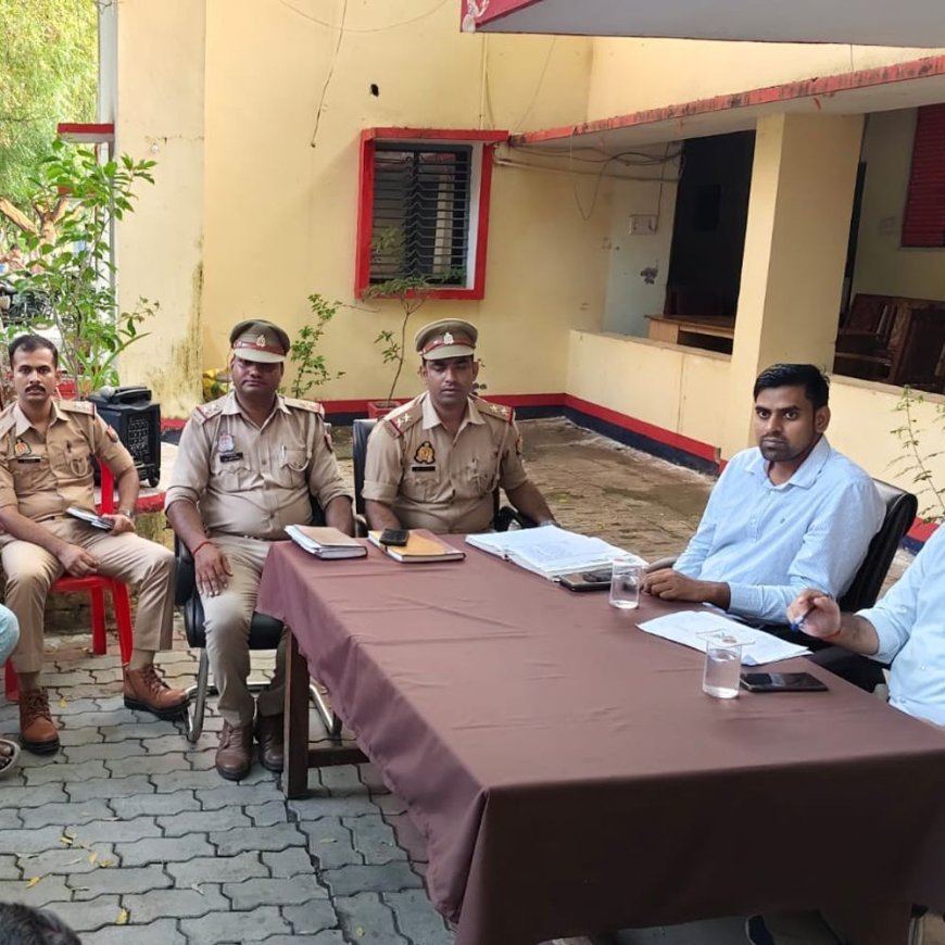 चरखारी में आगामी त्योहारों को लेकर पीस कमेटी की बैठक:सभी पंडालों में सीसीटीवी कैमरे लगाने के निर्देश, अवांछित गतिविधियों पर रहेगी नजर