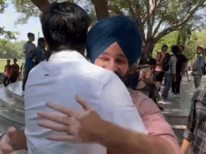 अध्यक्ष बनने के बाद पहली बार कॉलेज पहुंचे आर्यन:मुस्कुराते रहने का आशीर्वाद मिला, सहपाठियों को गले लगाया, बोले- इसी जगह से मिली जीवन की दिशा