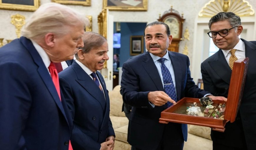 White House में सेल्समैन बनकर पहुंचे आसिम मुनीर, ट्रंप को बेचे 4 हजार करोड़ का 21वीं सदी का 'सोना'