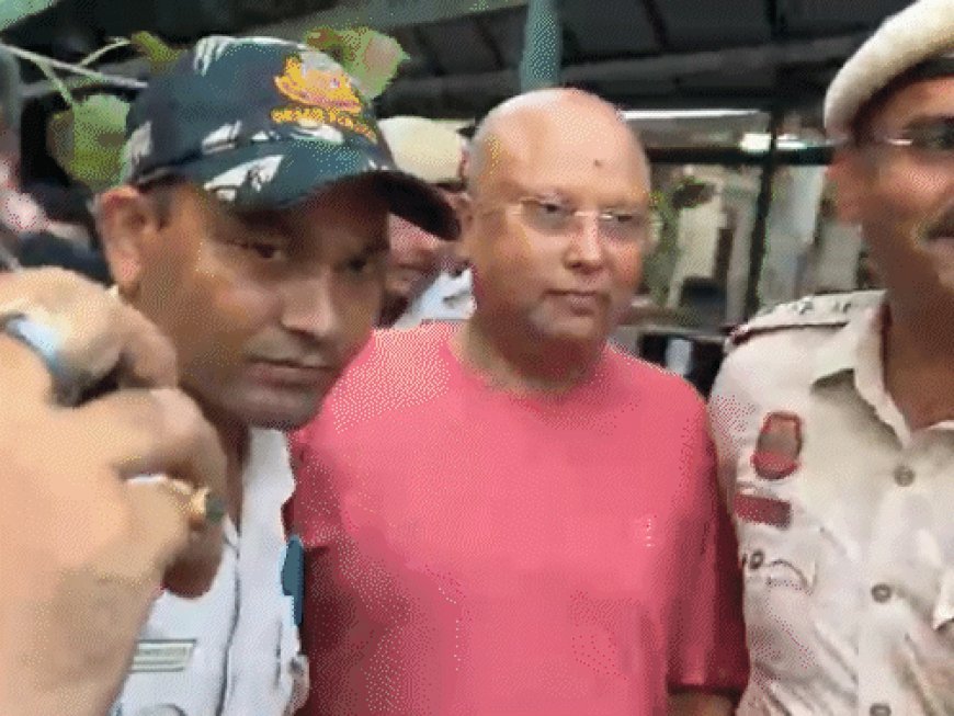 चैतन्यानंद ने 50 दिन में 15 होटल बदले:सस्ते ठिकाने चुनता था, फोन पासवर्ड भूलने का नाटक किया; 17 स्टूडेंट्स के शोषण का आरोप
