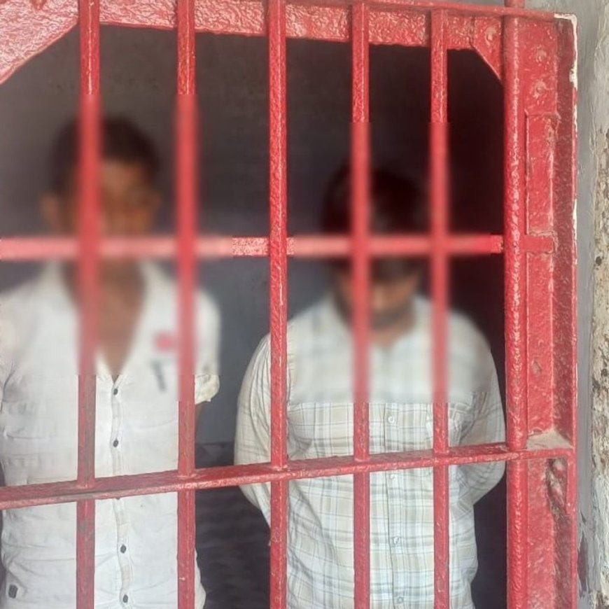 अयोध्या पुलिस ने दो चोर पकड़े, चोरी का सामान बरामद:अब्बूसराय लिंक रोड से हुई गिरफ्तारी, इलेक्ट्रॉनिक सामान बरामद