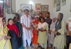 रम्पुरा क्षेत्र में जारी राजनीतिक हलचल के बीच कोली समाज की दर्जनों महिलाओं ने पूर्व विधायक राजकुमार ठुकराल के कार्यालय पहुंचकर उन्हें अपना समर्थन और आशीर्वाद प्रदान किया।*