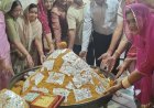 फलोदी के महावीर मंदिर में निर्वाण लड्डू चढ़ाया:दीपावली पर जैन समाज ने 108 किलो का लड्डू अर्पित किया