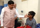 मुख्यमंत्री डॉ. यादव कार्बाइड गन प्रभावितों से अस्पताल में मिले, हालचाल जाना