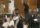जम्मू-कश्मीर विधानसभा में हंगामा, NC-BJP विधायक भिड़े:बाढ़ पर चर्चा चाहते थे, अध्यक्ष ने परमिशन नहीं दी; विरोध करने वाले विधायकों मार्शलों ने बाहर निकाला