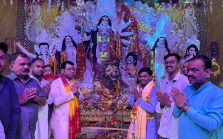 ट्रांजिस्ट कैम्प दुर्गा पूजा महोत्सव में शामिल हुए विधायक शिव अरोरा ने लिया दुर्गा मैया का आशीर्वाद*
