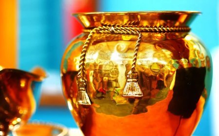 पूजा के बाद खाली लोटा छोड़ना बन सकता है दरिद्रता का कारण? जानें वास्तु उपाय