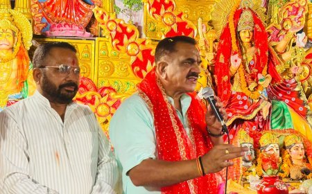 रुद्रपुर। नवरात्र महोत्सव के अवसर पर खेड़ा स्थित चामुंडा मंदिर में भव्य मां भगवती जागरण का आयोजन किया गया। कार्यक्रम का शुभारंभ मुख्य अतिथि पूर्व विधायक