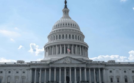 अमेरिका में गहराया शटडाउन संकट: हजारों कर्मचारियों का भविष्य अधर में!