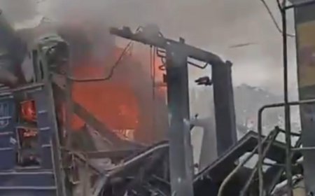 रूस के हमले से दहला यूक्रेन, पैसेंजर ट्रेन पर ड्रोन अटैक, पावर ग्रिड को किया ध्वस्त, 50 हजार घरों में छाया अंधेरा