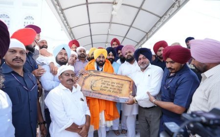 पंजाब के मुख्यमंत्री भगवंत सिंह मान ने आनंदपुर साहिब में हेरिटेज स्ट्रीट की नींव का पत्थर रखा