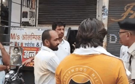 बरवाला में दुकान से लाखों का सामान-कैश चोरी:ताला तोड़कर अंदर घुसे चोर, CCTV कैमरे पर ढका कपड़ा