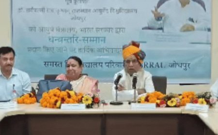 प्रोफेसर गौड़ को गोवा में मिला धनवंतरि सम्मान:5 लाख रुपए की राशि से किया सम्मानित, आयुर्वेद यूनिवर्सिटी के कुलपति रह चुके