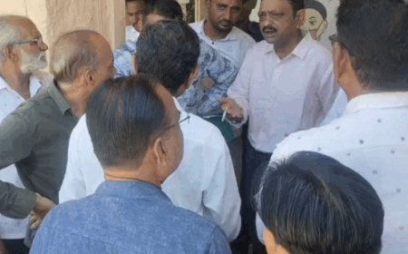 जालोर नगर परिषद आयुक्त सस्पेंड:फरियादियों के सामने सिगरेट पी रहे थे; तहसीलदार को सौंपा अतिरिक्त कार्यभार