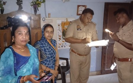 कुशीनगर में महिला का फंदे से लटका मिला शव:विदेश में रहता है पति, घर का दरवाजा अंदर से बंद होने पर बच्चों ने मचाया शोर