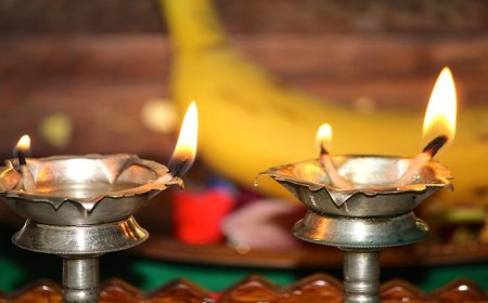 Astrology Tips: पूजा का दीपक बुझना अपशगुन नहीं लापरवाही का संकेत, जानें असली वजह और निवारण