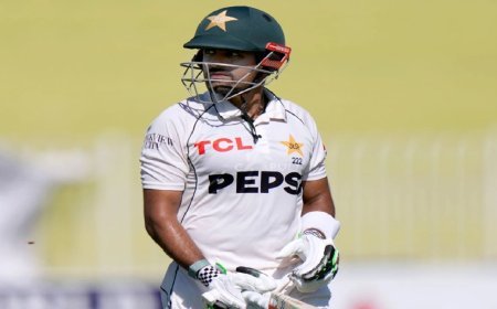 बाबर आजम ने छोड़ा रोहित-गिल को पीछे, फिर भी जमकर ट्रोल हो रहा पाकिस्तानी खिलाड़ी