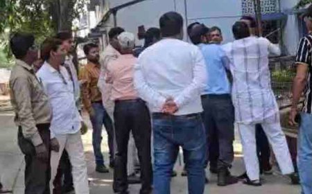 गोरखपुर में BJP जिला उपाध्यक्ष पर हुआ हमला:आकाशवाणी के सिक्योरिटी इंचार्ज ने बरसाए थप्पड़, कार्यकर्ताओं ने कार्रवाई की मांग